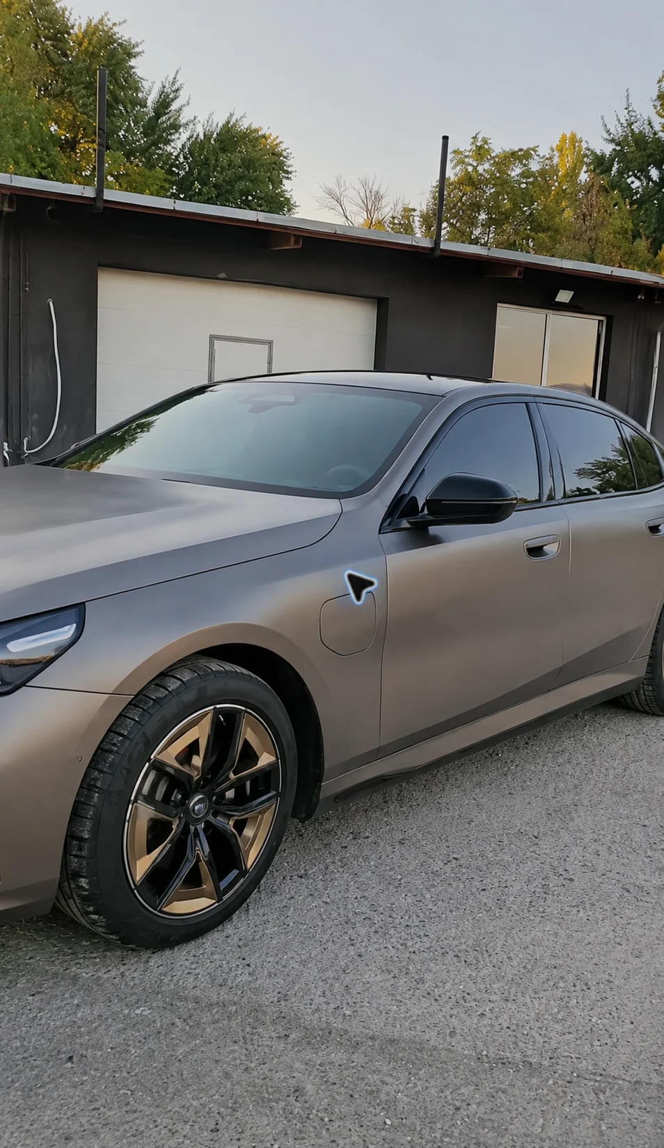 BMW i5 после изменения цвета жидким полиуретаном
